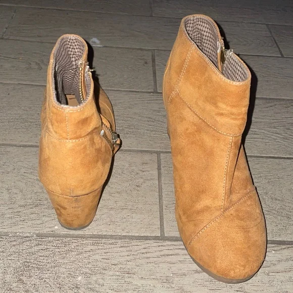 Boots worn maybe 3 times - Picture 3 of 5